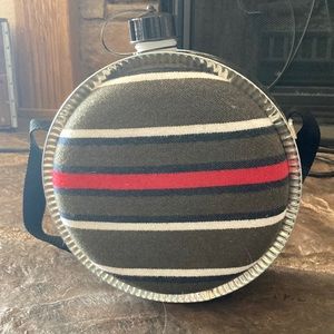 Water canteen w adjustable strap